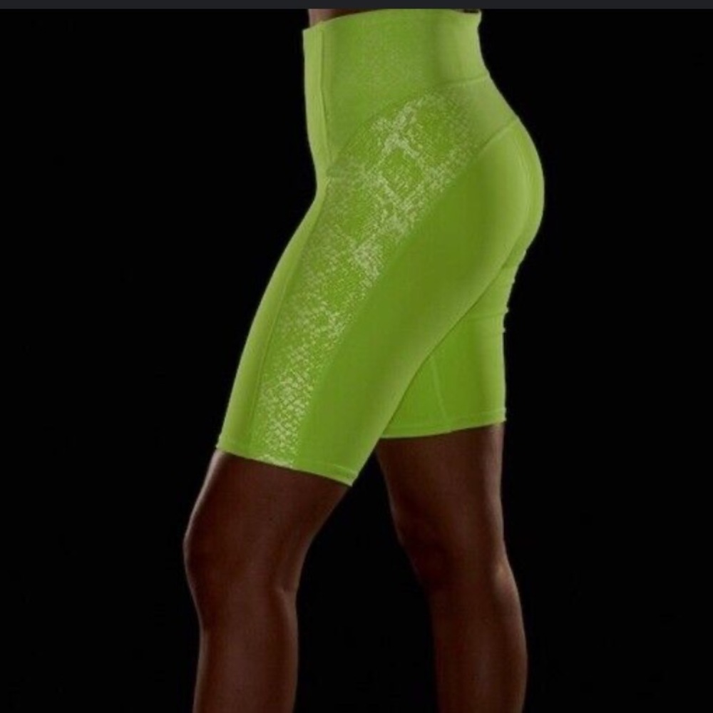 NWT Athleta Stay Fly 9" Short Compression Reflective Running | Young Banana M - Picture 2 of 6